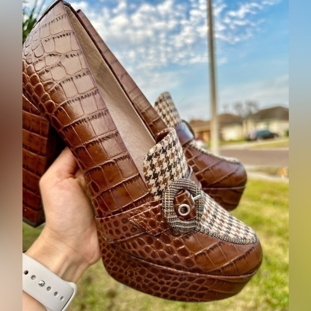 Gianni Bini Eveonne Platform Loafers - Picture 5 of 16